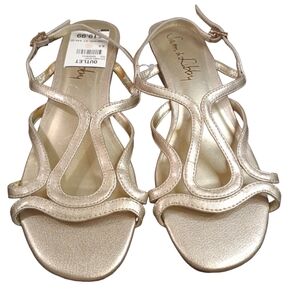 Sam and Libby gold sandals size 8m brand new with tag.
